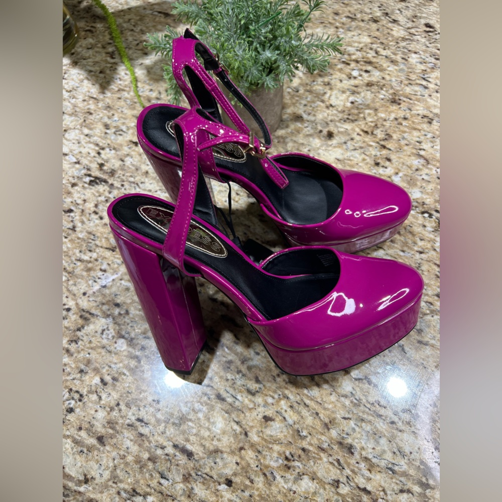 EXPRESS Purple Rounded Toe Platform Pumps 8 - Picture 2 of 11